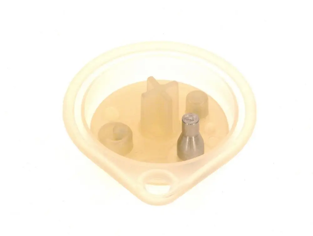 Membran von Bosch in ovaler Form, transparent mit einem zentralen und mehreren seitlichen Anschlüssen für Verbindungen.
